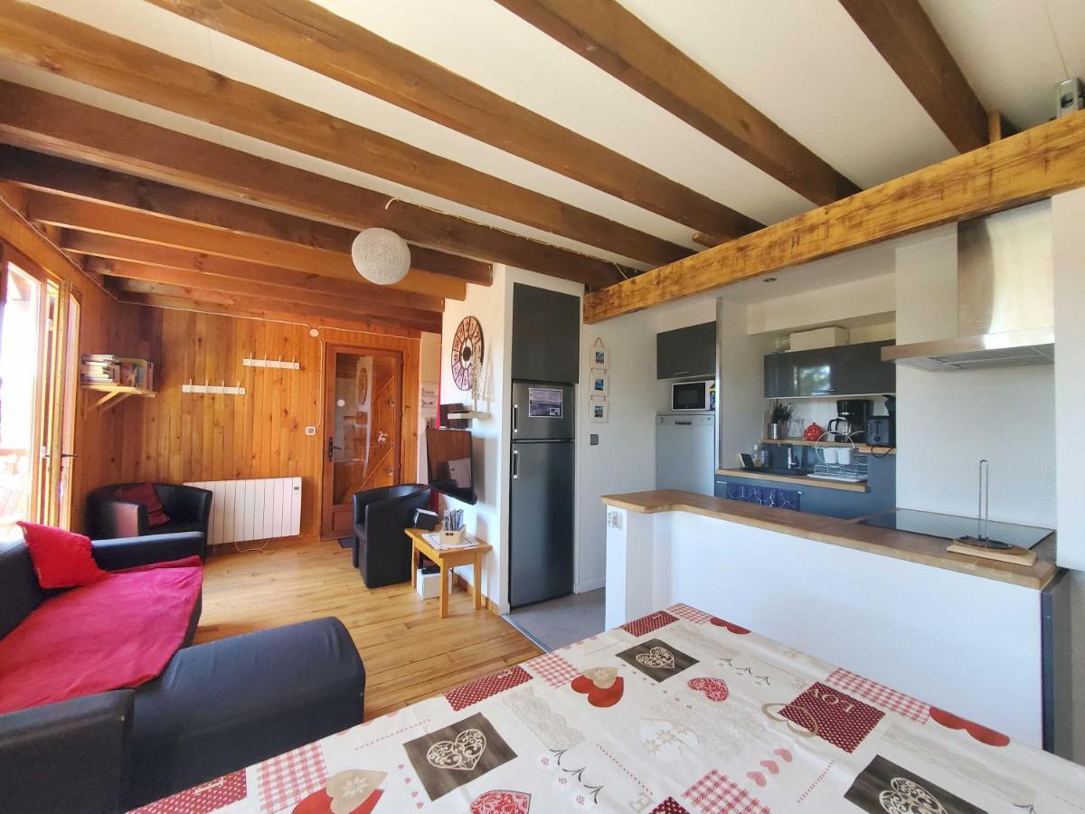 Vue Sous Cet Chalet Les Angles (Pyrenees-Orientales)